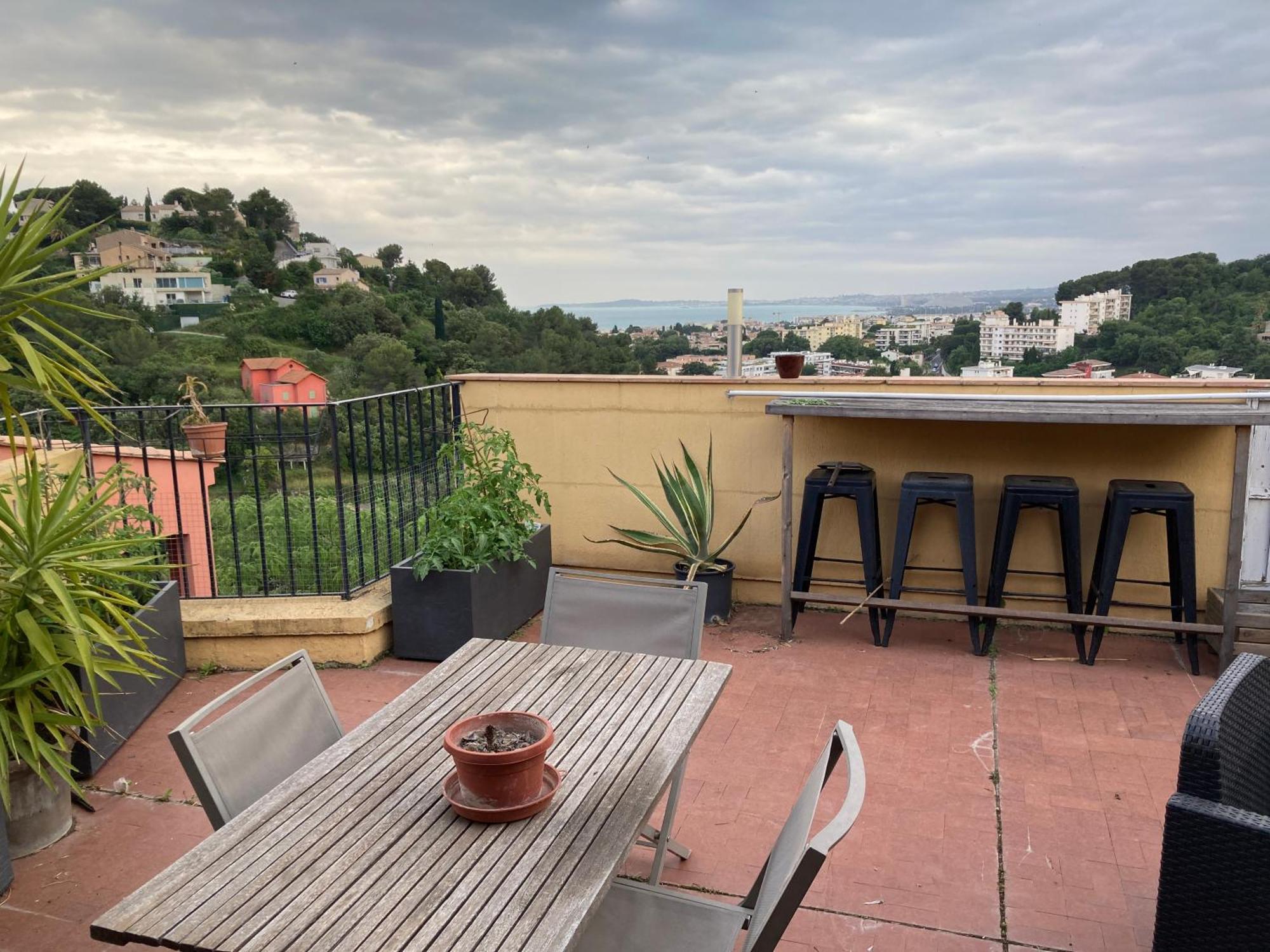 T2 Traversant Avec Une Grande Terrasse Et Piscine Cagnes-sur-Mer Dış mekan fotoğraf