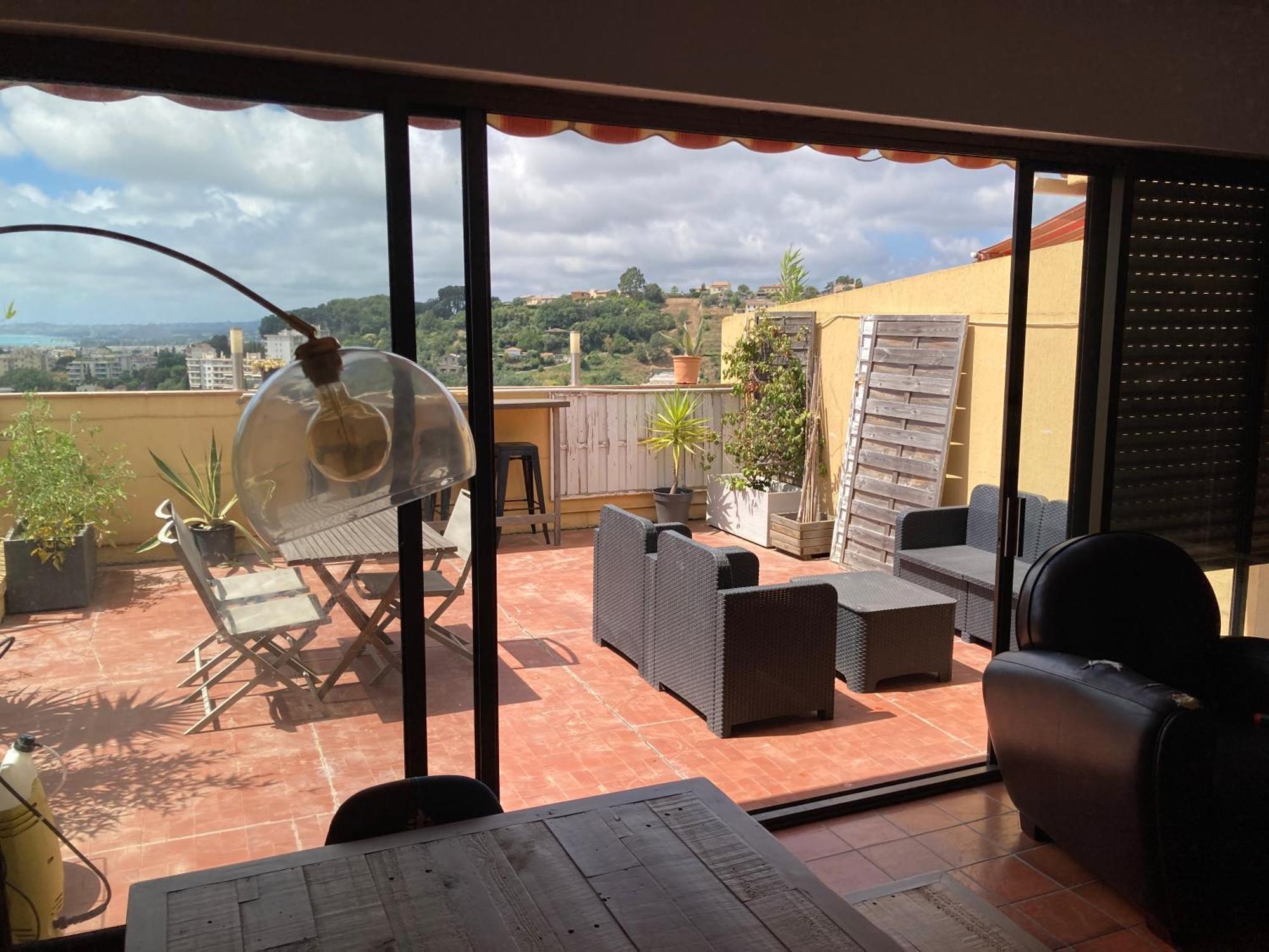 T2 Traversant Avec Une Grande Terrasse Et Piscine Cagnes-sur-Mer Dış mekan fotoğraf