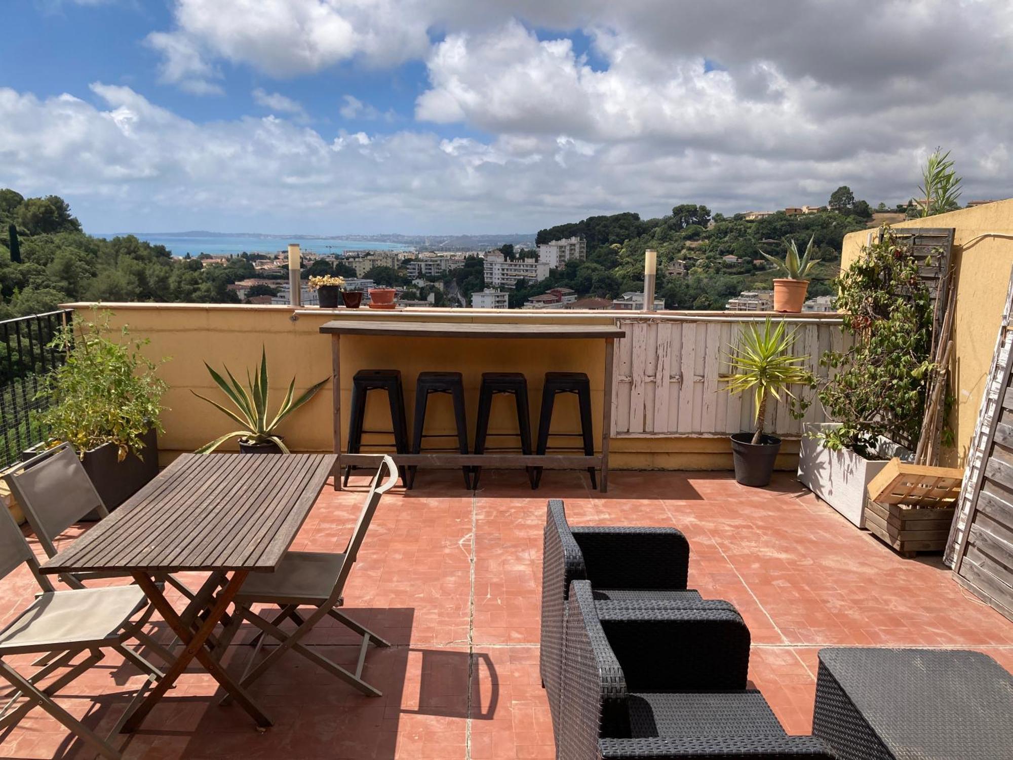 T2 Traversant Avec Une Grande Terrasse Et Piscine Cagnes-sur-Mer Dış mekan fotoğraf